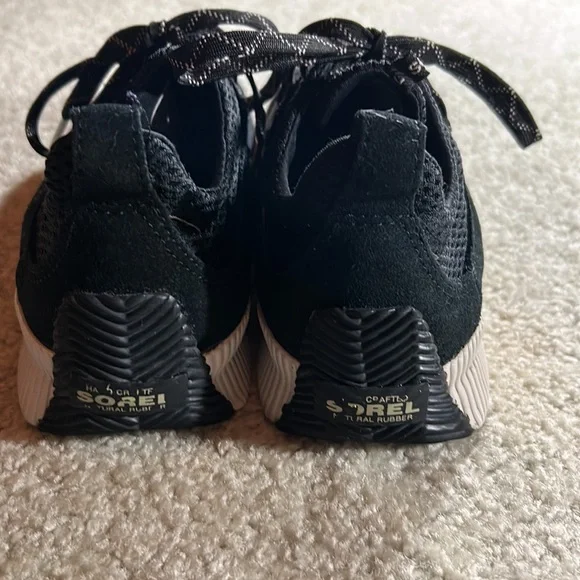 Sorel In and Out shoes! - Picture 4 of 7